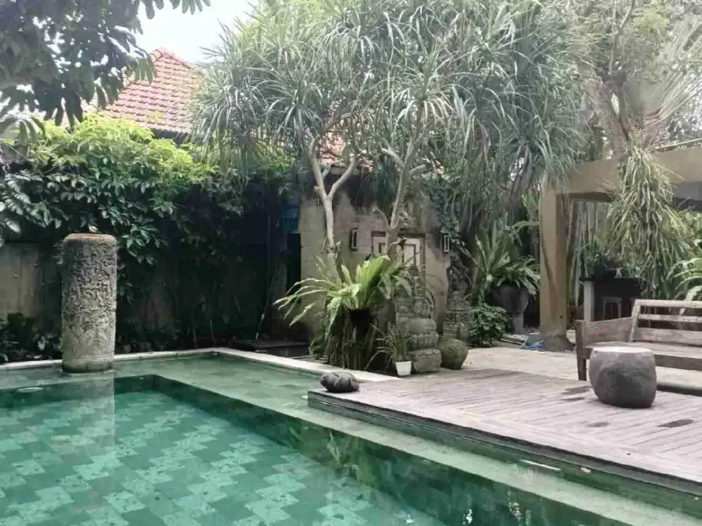 villa BUC butuh renovasi di Kerobokan jual hitung tanah sangat strategis