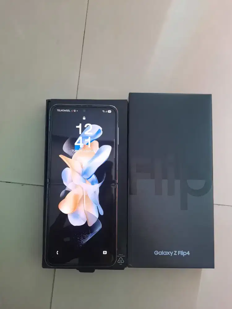 Samsung Galaxy Z Flip 4 nego