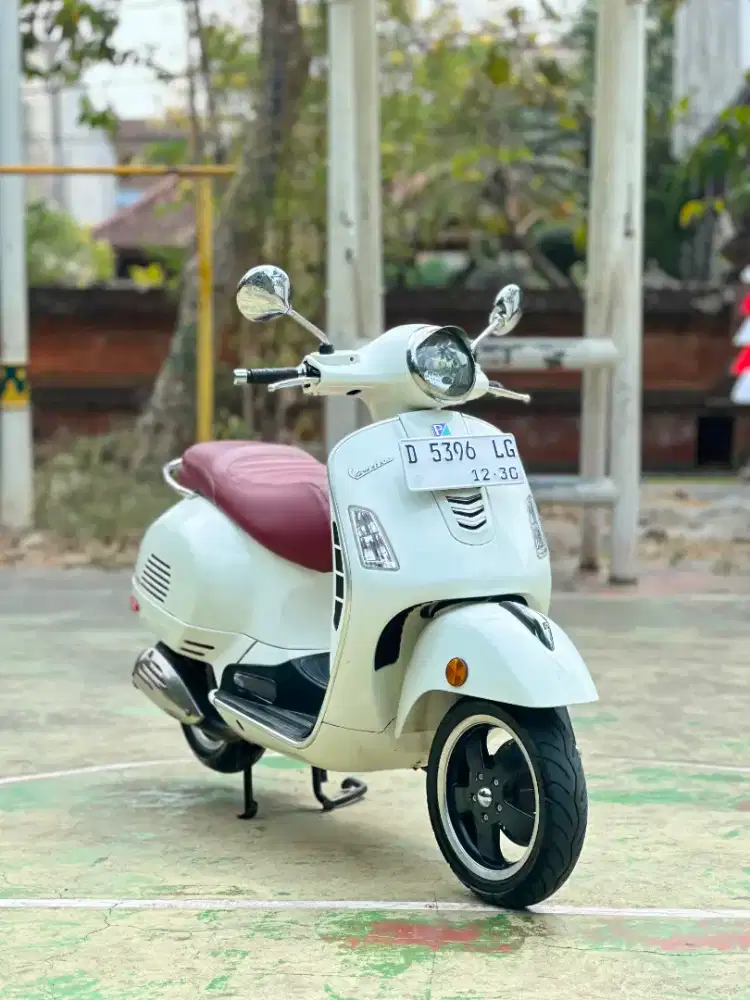 DIJUAL PIAGGIO VESPA GTS 150 3V TAHUN 2015 PERFECT CONDITION