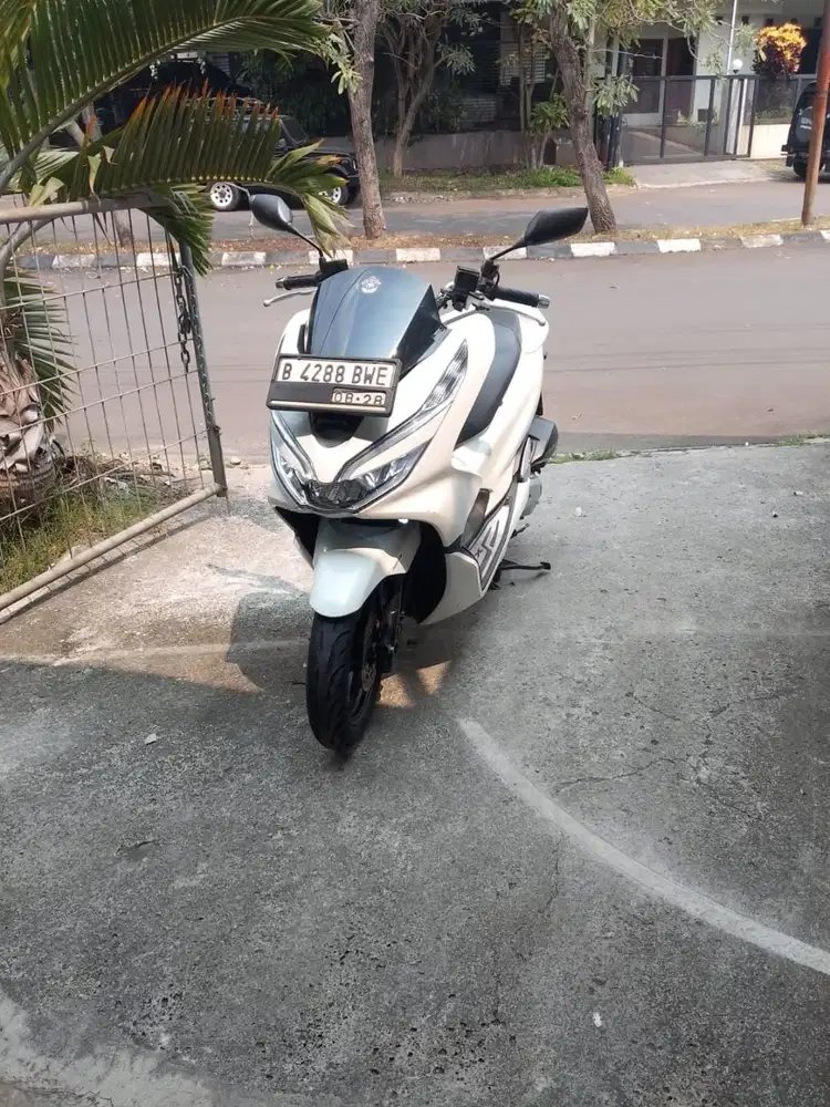 HONDA PCX ABS 2019 PUTIH MULUS