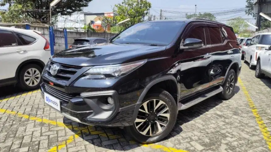 Toyota Fortuner 2.4 VRZ TRD Solar-AT 2018 Hitam