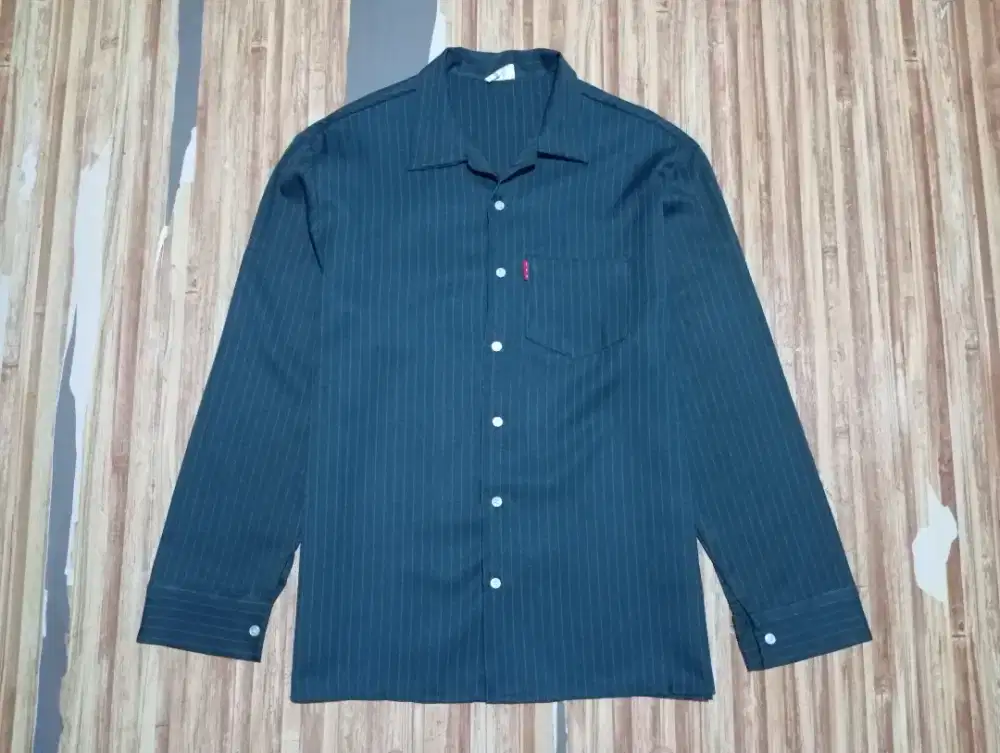 Kemeja Open Collar.