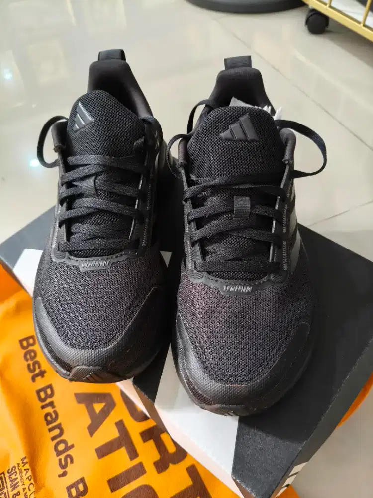 Sepatu Adidas Like New