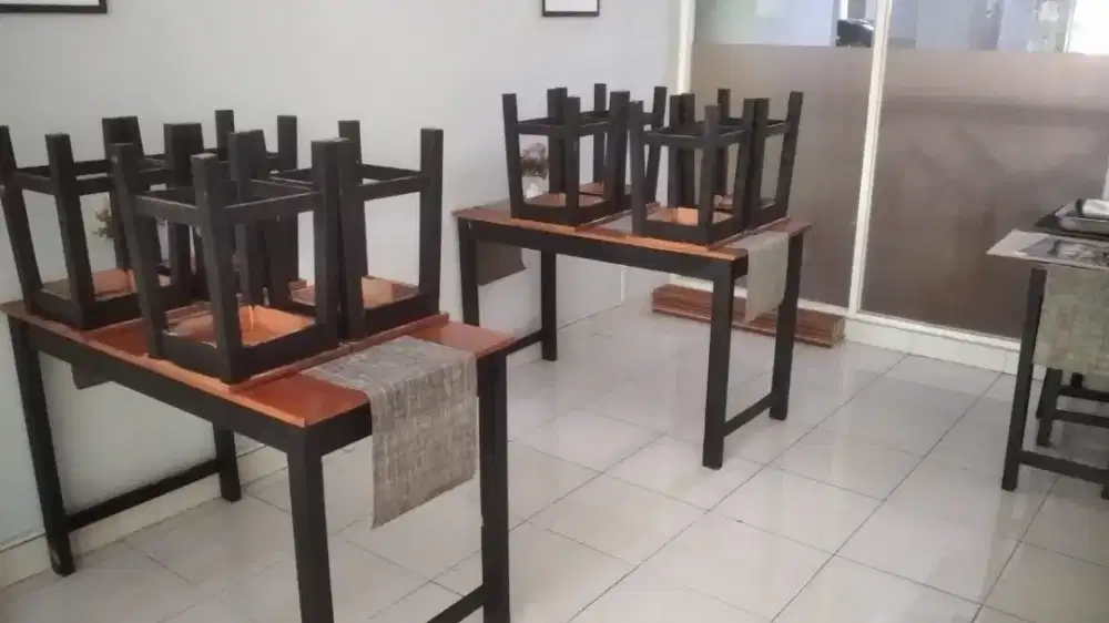 Meja kayu, kursi kayu, 5 set