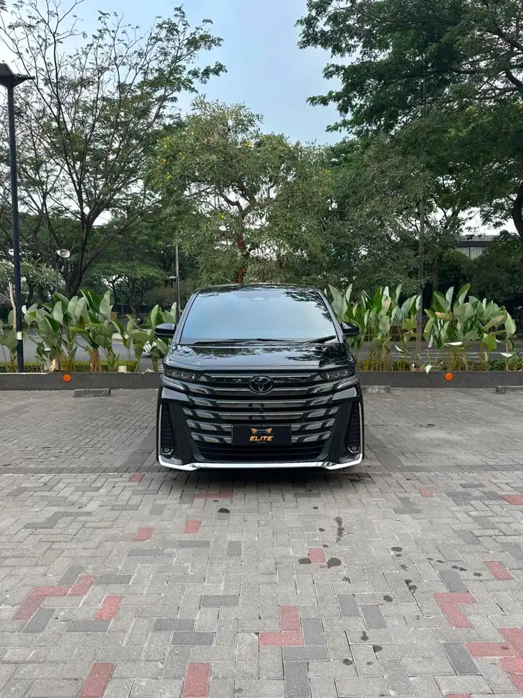 Toyota Vellfire 2.5 Executive Lounge 2024