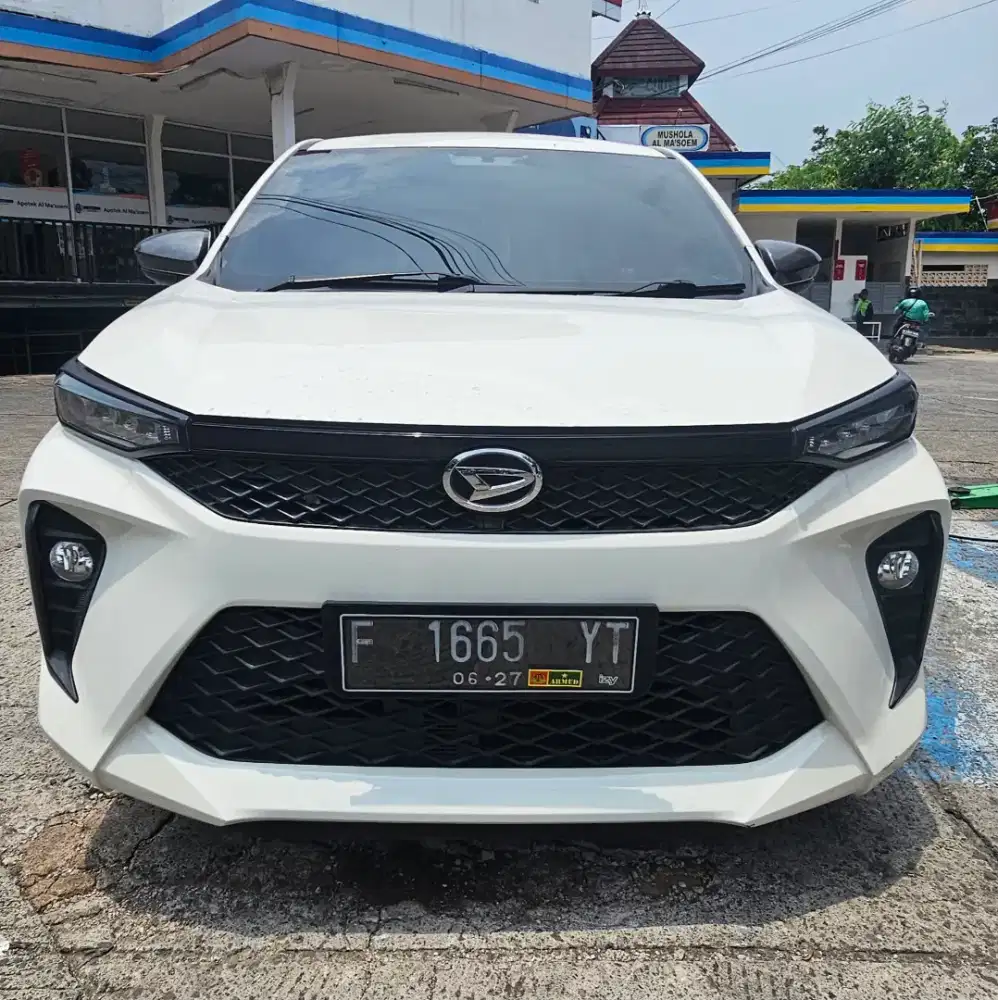Xenia R 1.3 MT tahun 2022 Putih