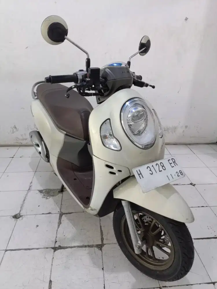 scoopy putih Prestige 2023