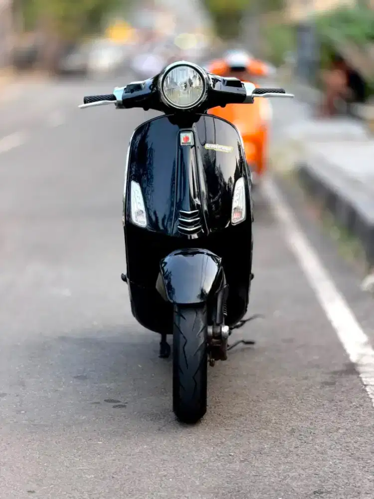 VESPA PRIMAVERA 150 IGET ABS 2018 HITAM - TERMURAH SEINDONESIA