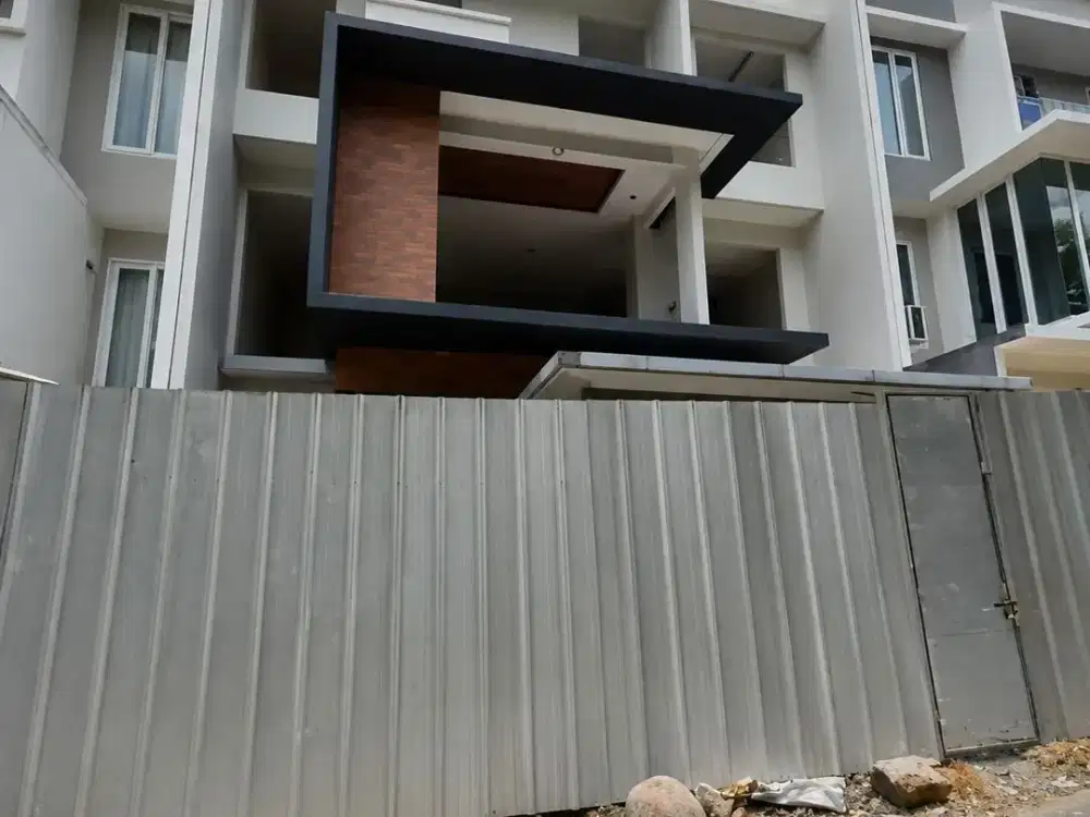 RUMAH MEWAH DALAM CLUSTER DI KEMANG AREA LOKASI STRATEGIS DIJUAL