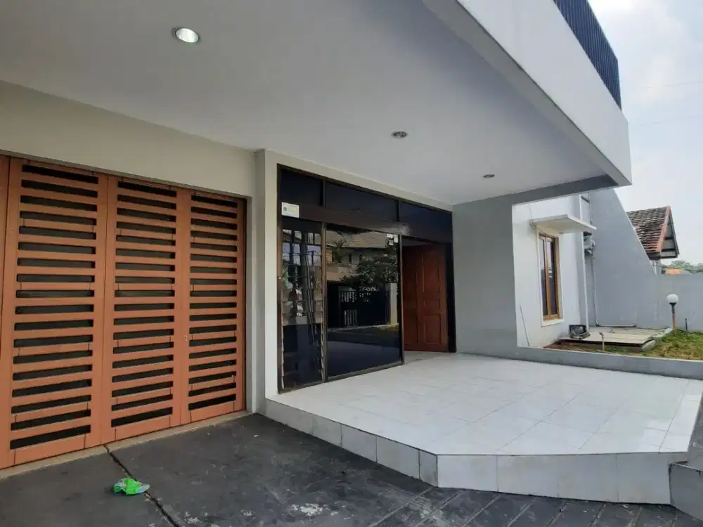 Rumah 2 Lantai Semi Furnished Disewakan Di Kebayoran Lama