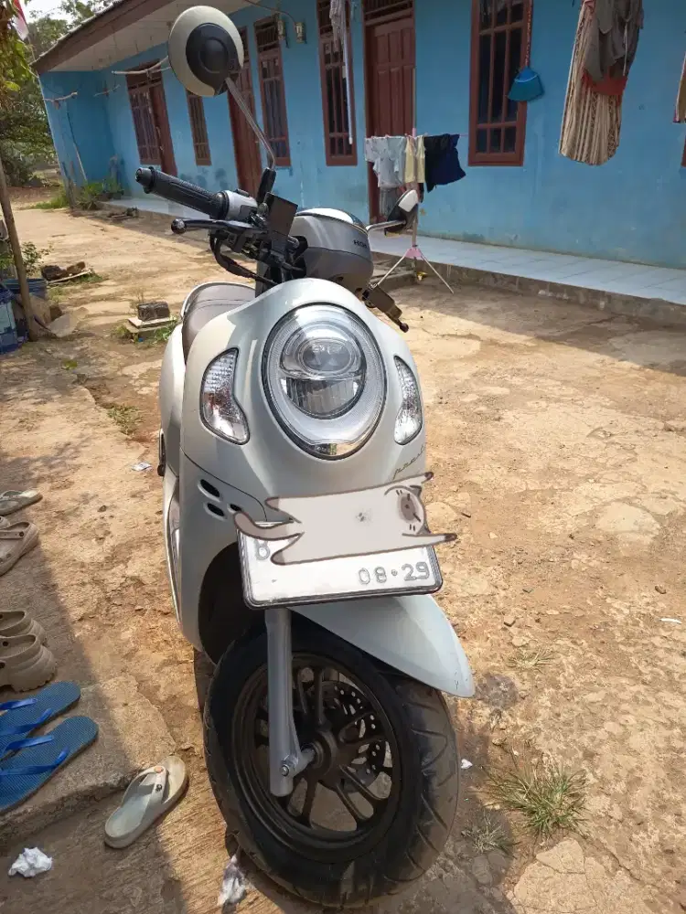Scoopy prestige 2024 putih