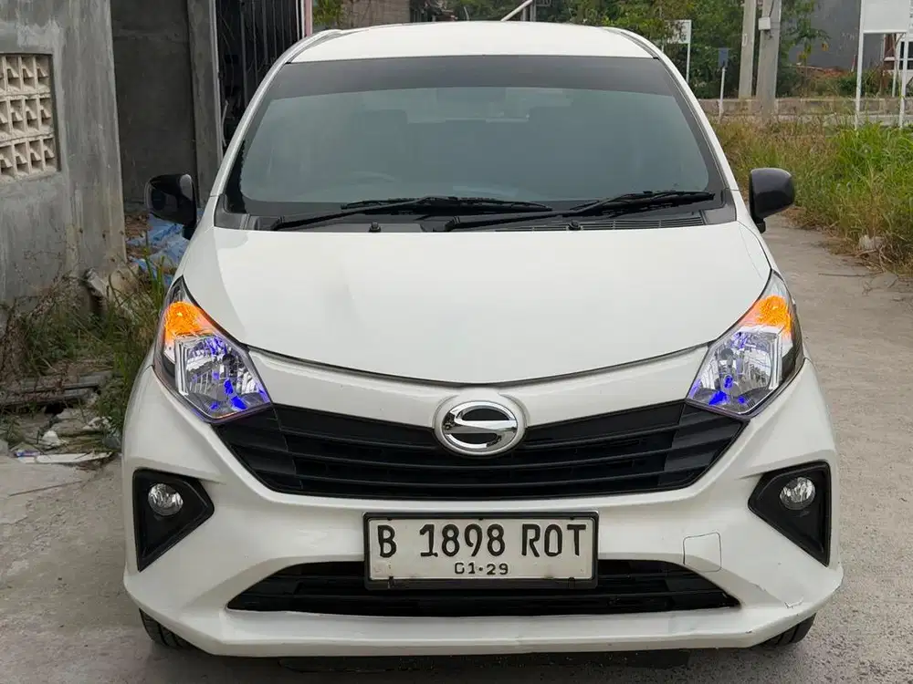 daihatsu sigra D