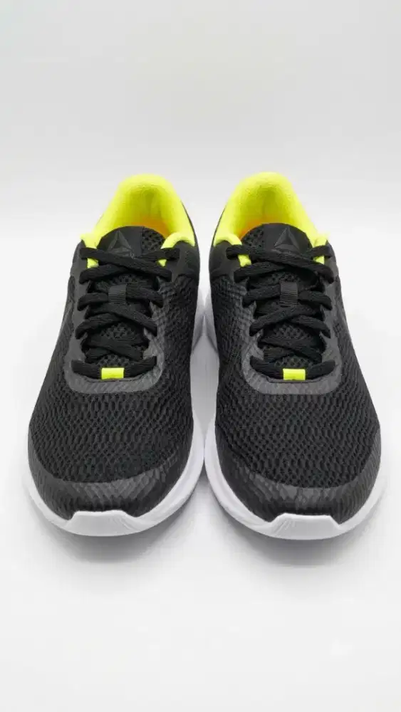 Sepatu runing reebok orginal kondisi mulus made in Vietnam