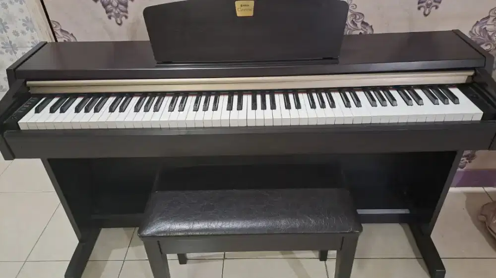 Piano Digital Yamaha Clavinova Mulus + Bangku Original (Siap Pakai)