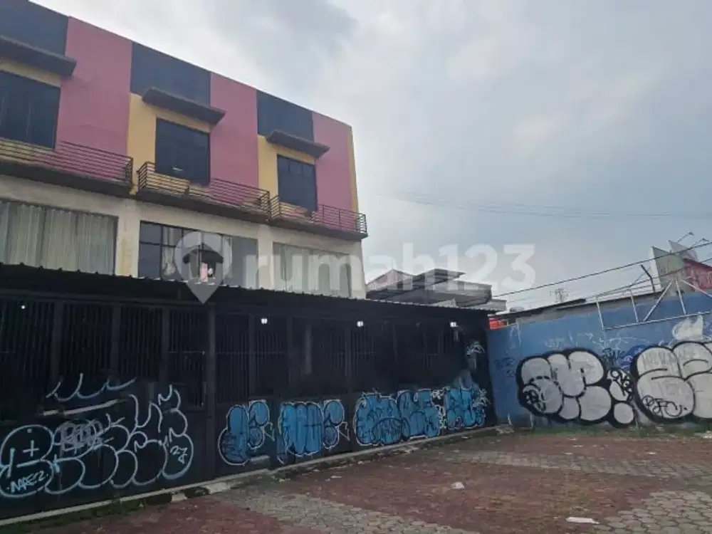 For Sale Ruko Gandeng Tiga di Jl. Raya Otto Iskandar Dinata (Otista) Tangsel.
