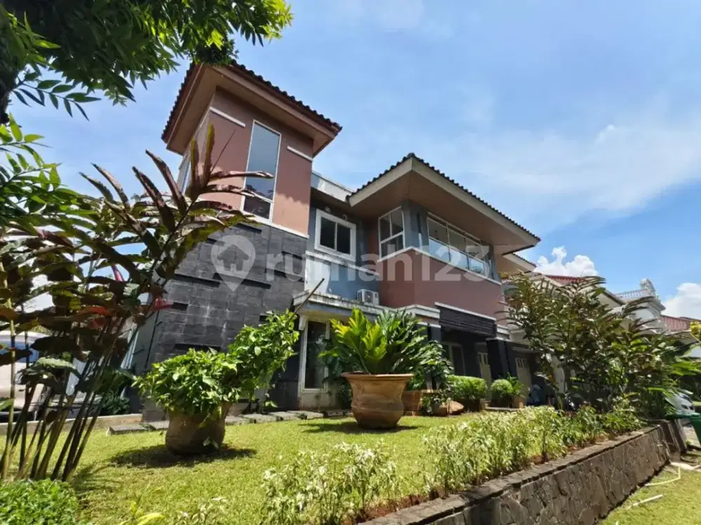 Rumah Hoek di Taman Giri Loka BSD City, bisa Parkir 7 Mobil
