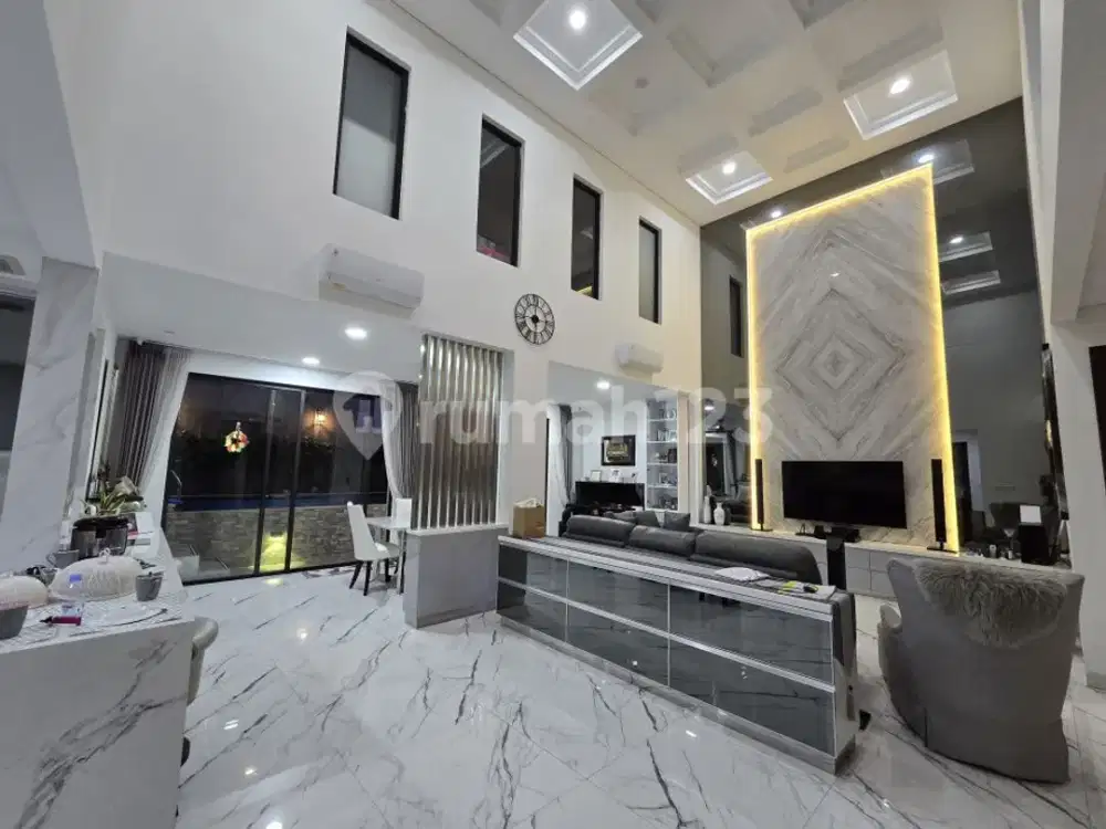 Rumah Mewah furnished dengan Kolam Renang di Puspita Loka BSD