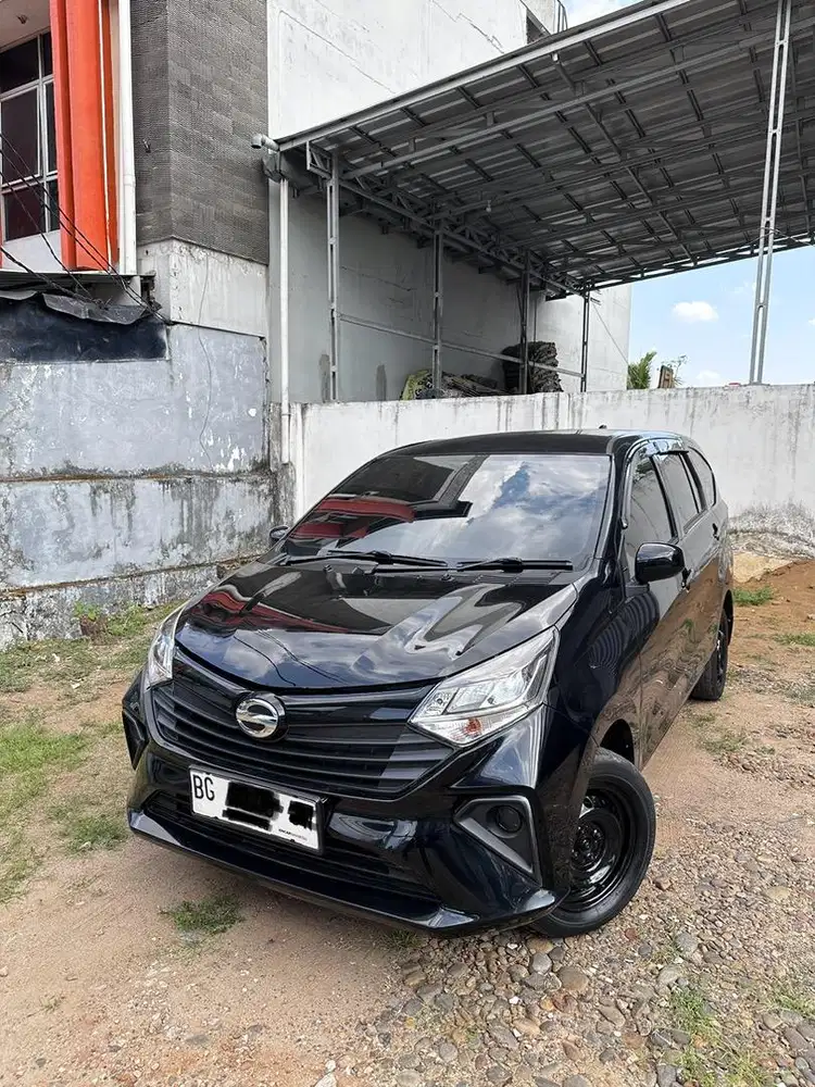 Pria Kerja Di Sorum Mobil