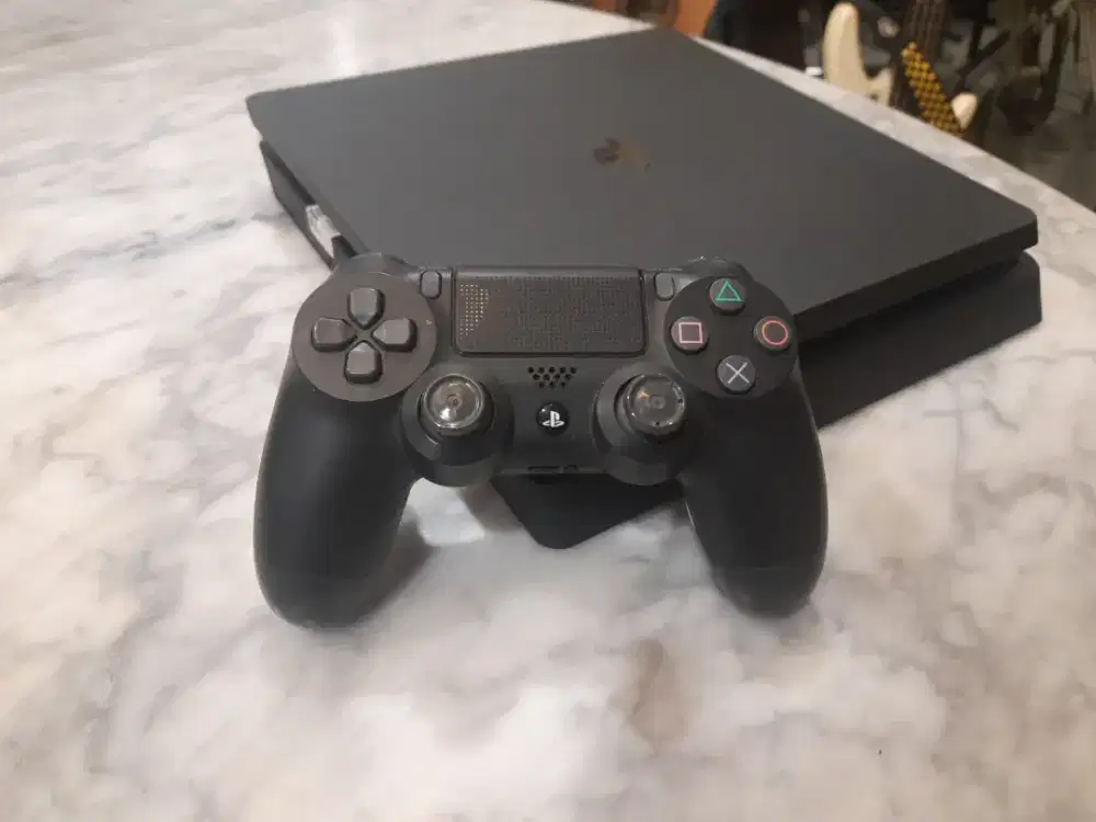 Play Station PS 4 slim