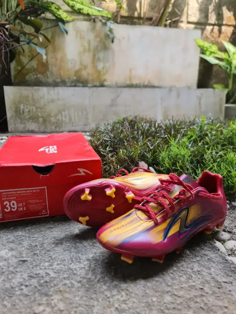 Sepatu bola speecs ls meta reborn