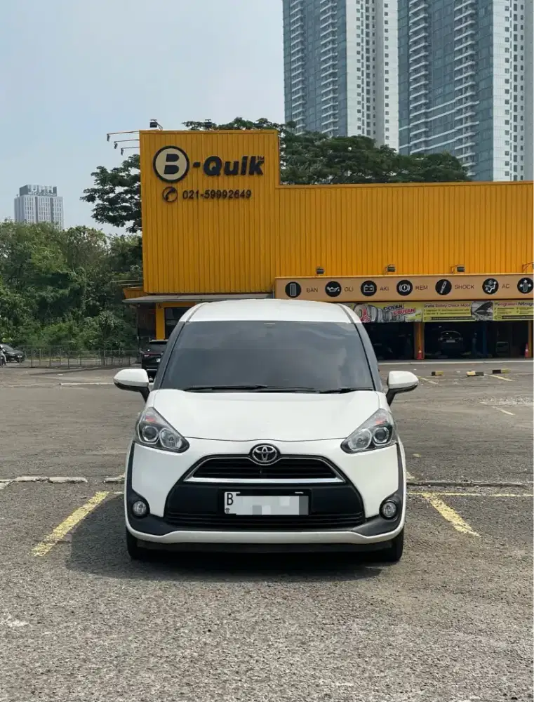 Toyota SIENTA V 1.5 AT MATIC 2018 PUTIH,