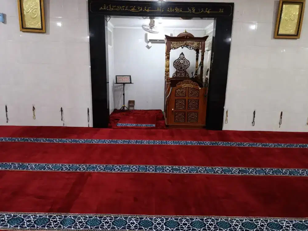 Karpet Masjid Tipe Masalah Merah Polos