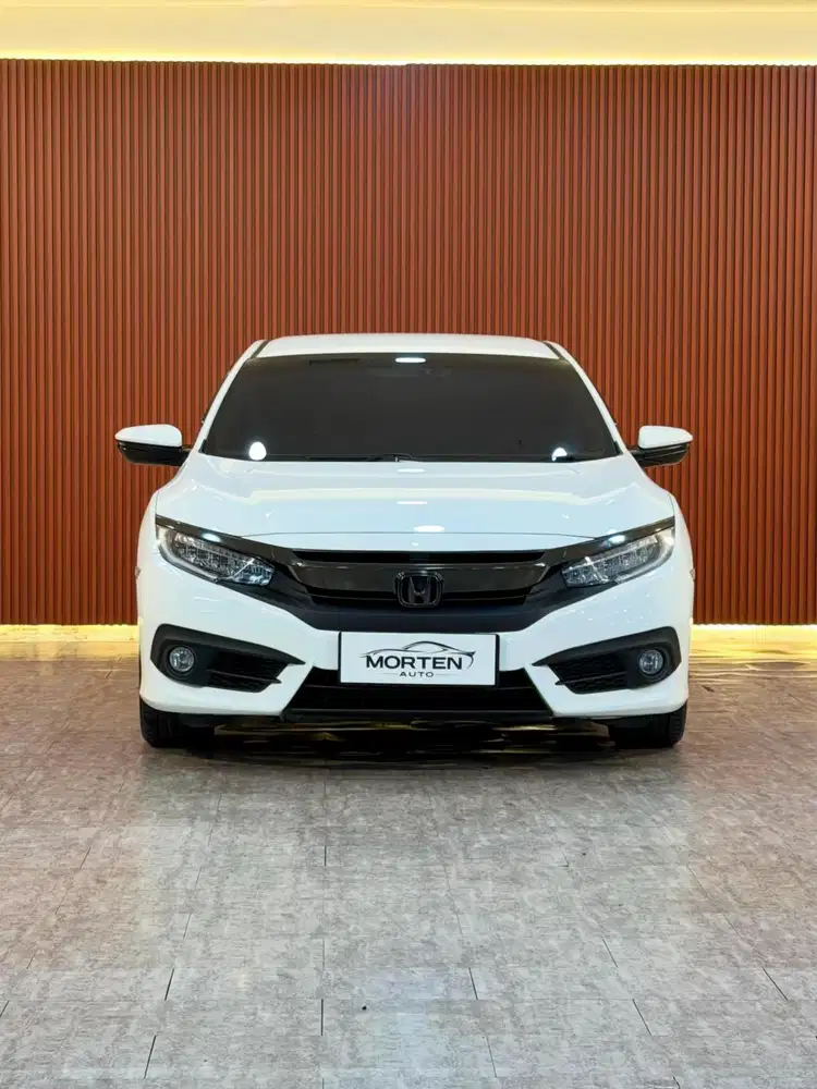 Honda Civic 1.5 Turbo ES SEDAN