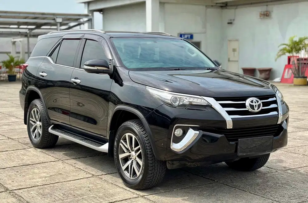 [DP 60JT] TOYOTA FORTUNER VRZ AT DIESEL 2016 HITAM TT 2017