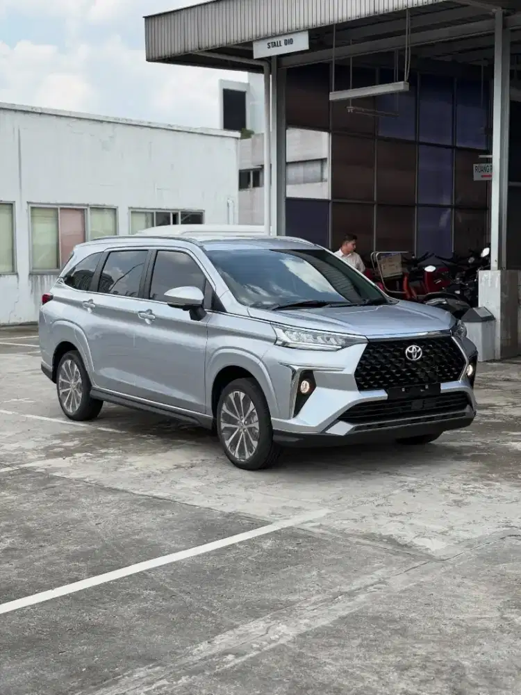 Toyota Veloz Hybrid V CVT