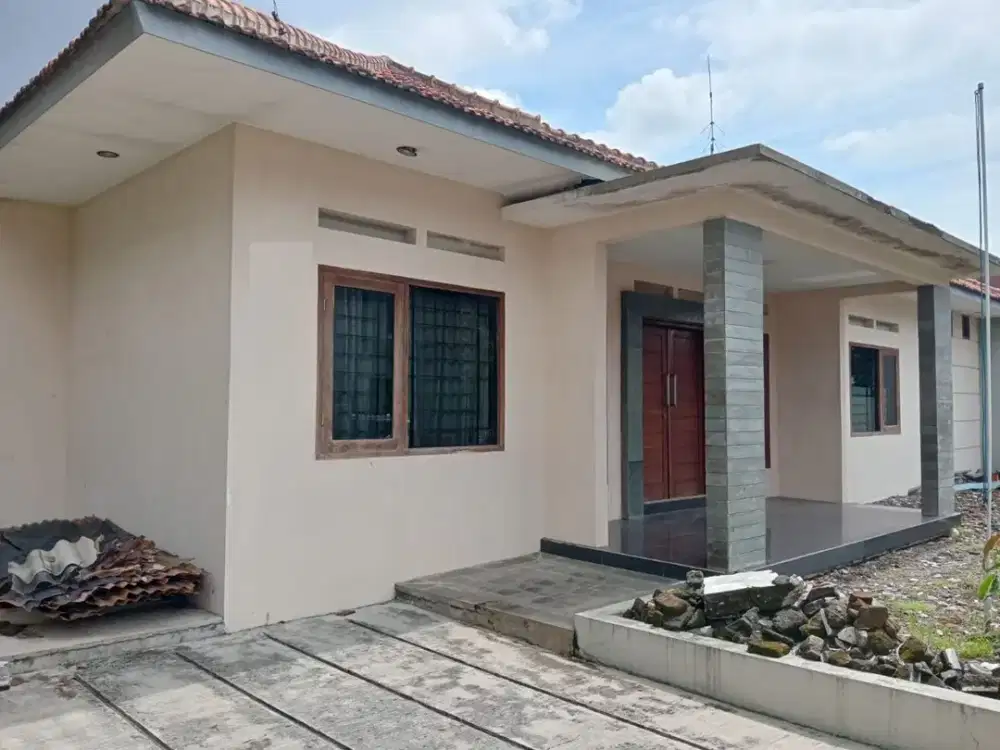 Rumah Lama Terawat Lokasi Bagus Parakan Batununggal