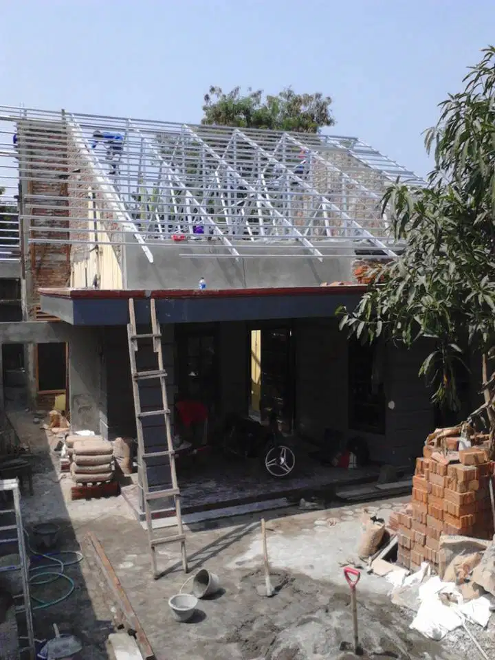 Renovasi Atap Lapuk Ambruk Ganti Baja Ringan UPVC Alderon Berkualitas