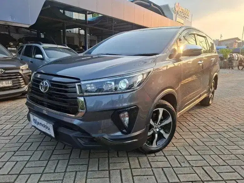 DP RENDAH - Toyota Kijang Innova 2.4 Venturer Solar-AT 2022