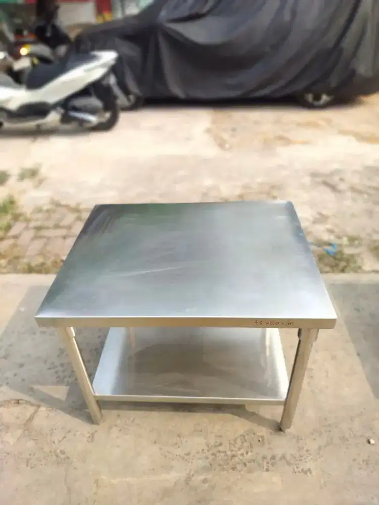Meja stainles pendek