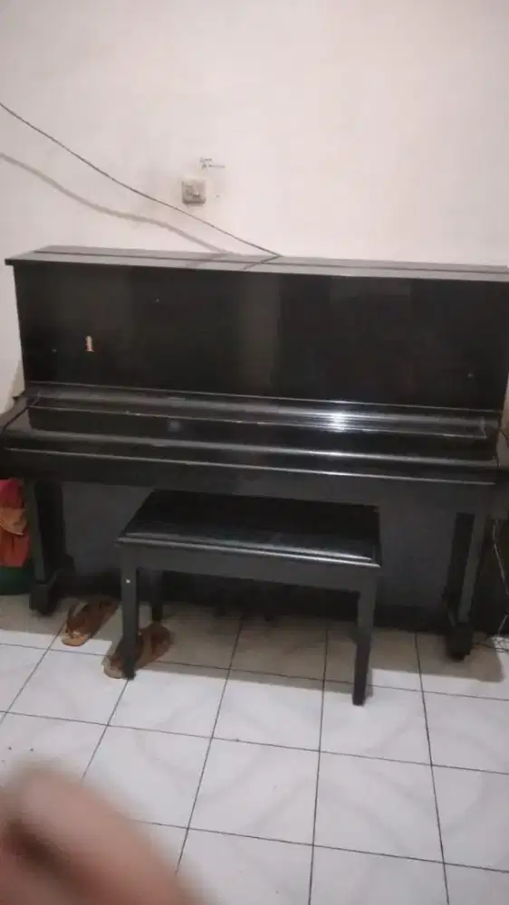 PIANO YAMAHA SERI U1