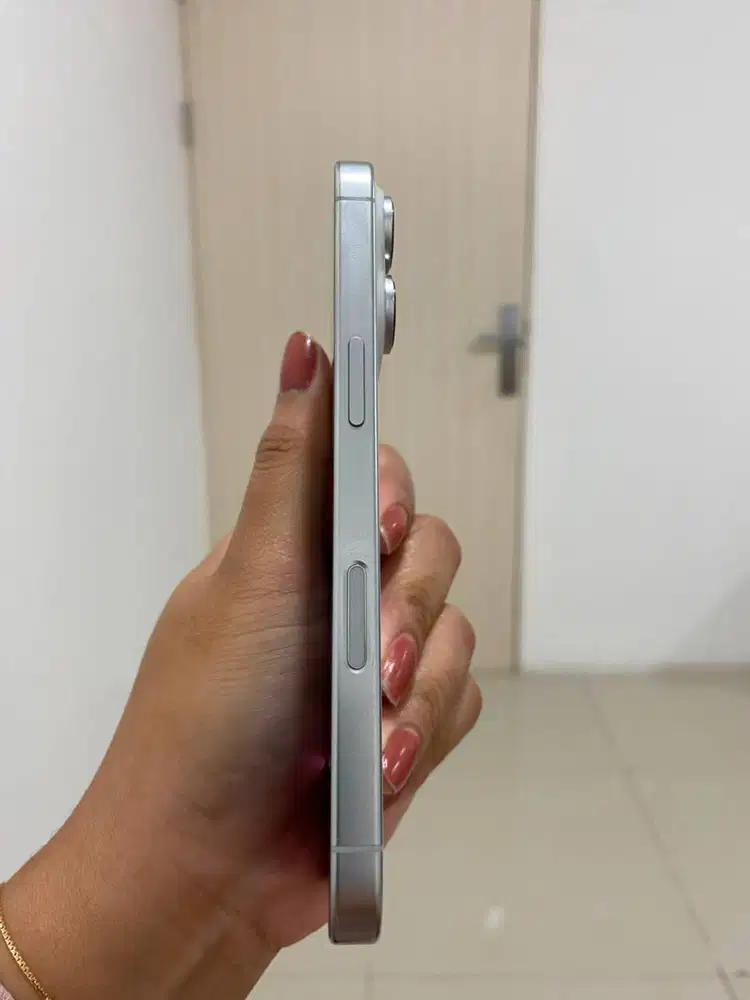 IPhone 16 Pro 128Gb - White titanium (second) EX Resmi Indo