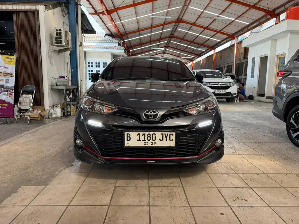 Toyota Yaris S TRD Sportivo 7-AB AT MATIC CVT 2020 Grey Abu-Abu km40rb