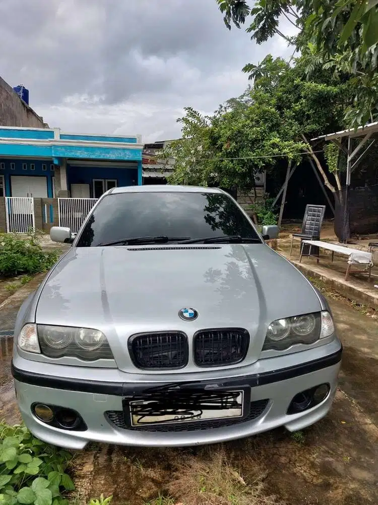 BMW 318i 2000 Bensin