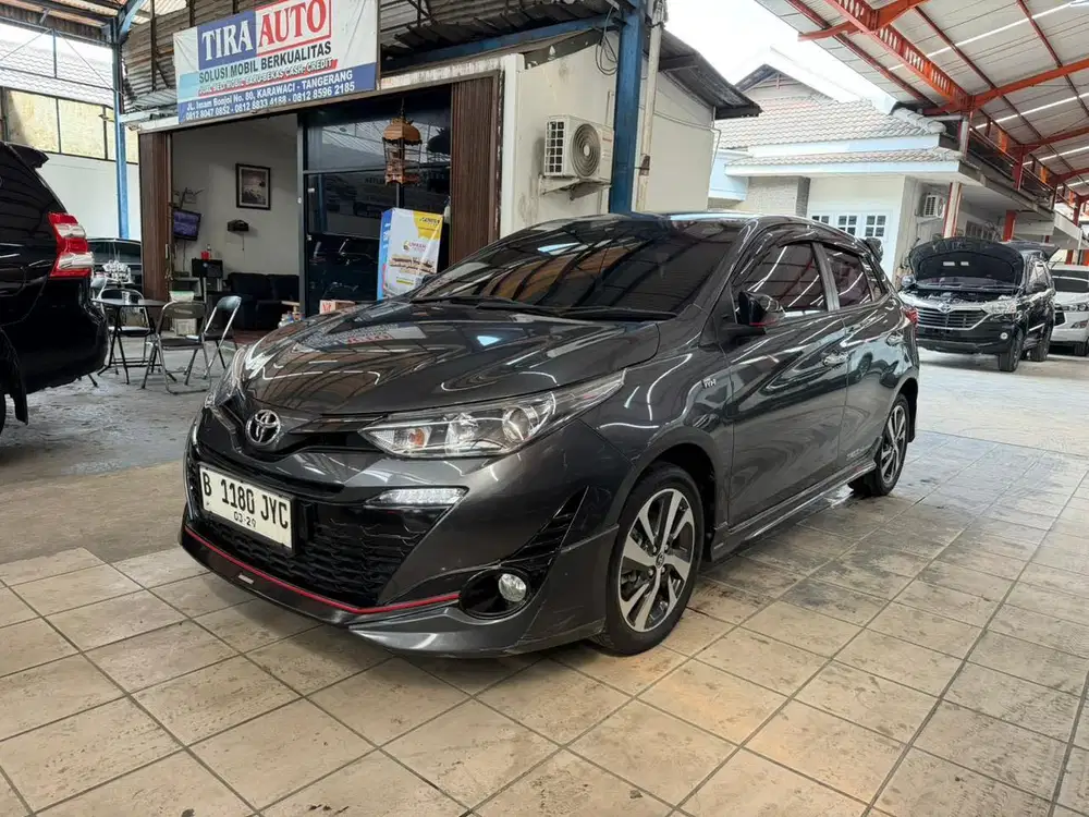 Toyota Yaris S TRD Sportivo 7-AB AT CVT MATIC 2020 Grey Abu-Abu km40rb
