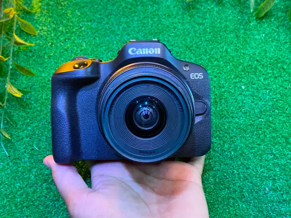 Kamera Canon EOS R100