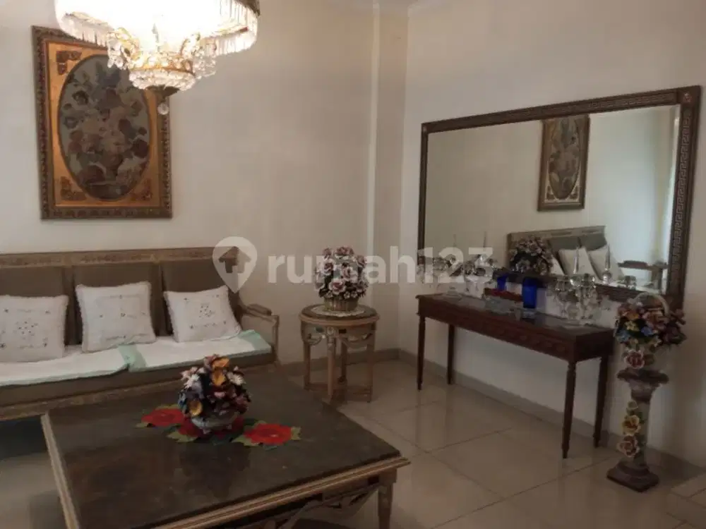 Rumah Shm Ada Kolam Renang Halaman Luas Lokasi Terdepan Bsd