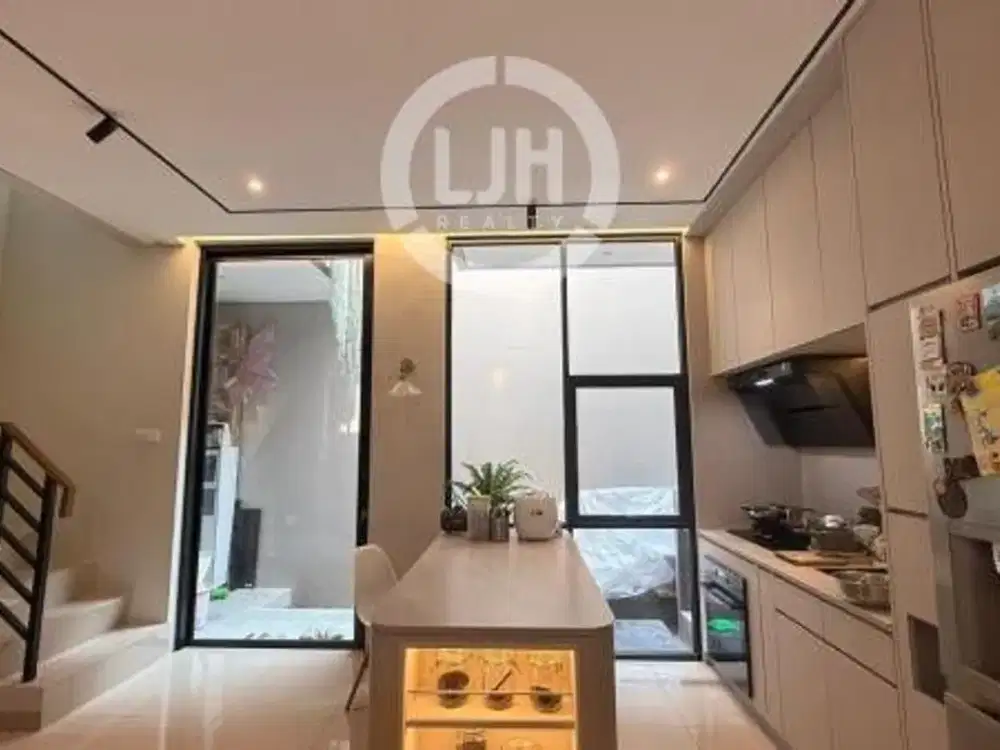 Rumah Nyaman di Summarecon Crown Gading Bekasi Jawa Barat