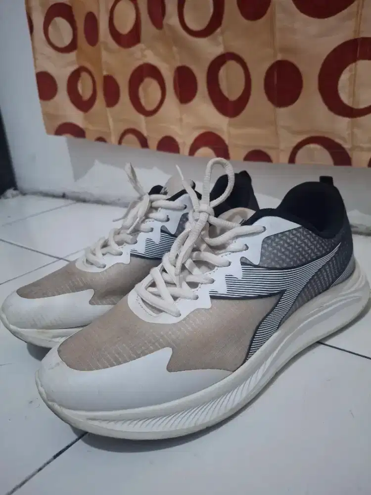 Sepatu Deadora putih 250 K