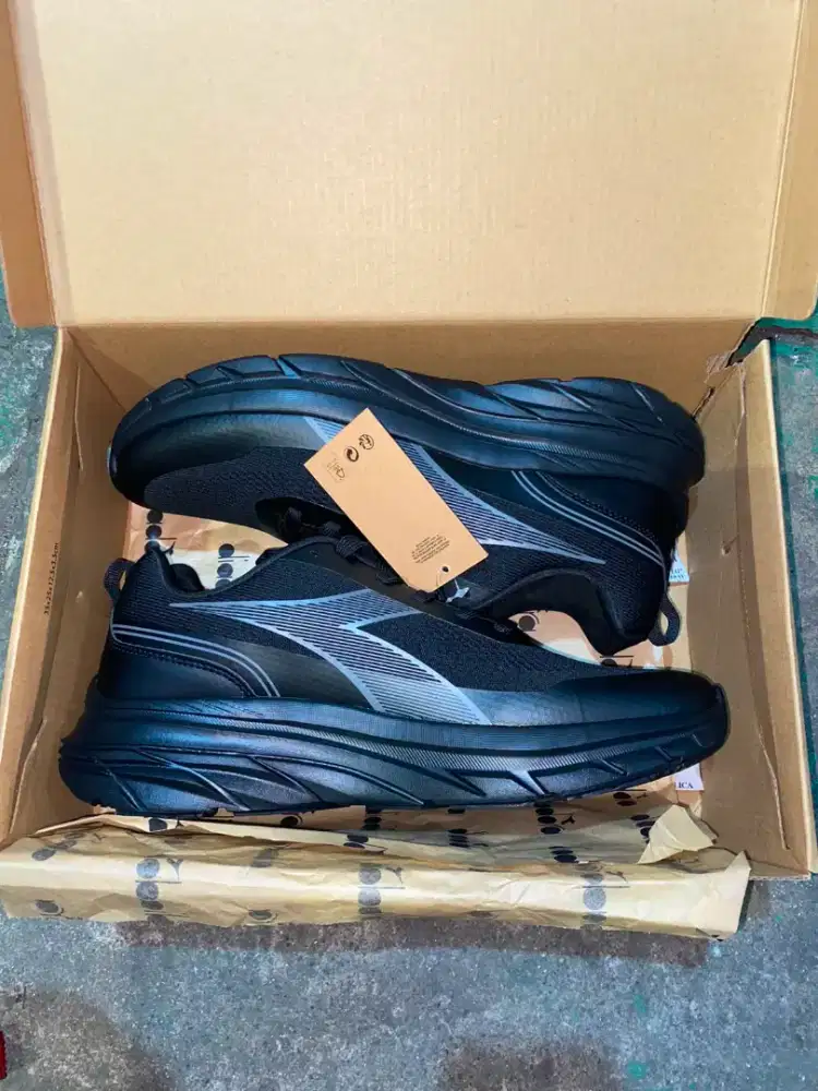 Sepatu Diadora Running