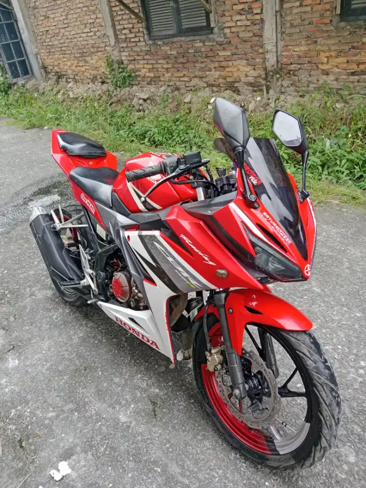Honda CBR150 tahun 2018