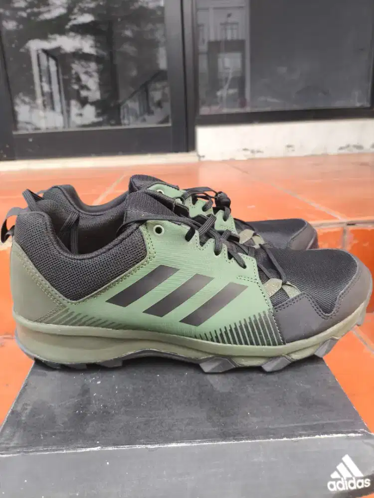 dijual sepatu original ukuran 44