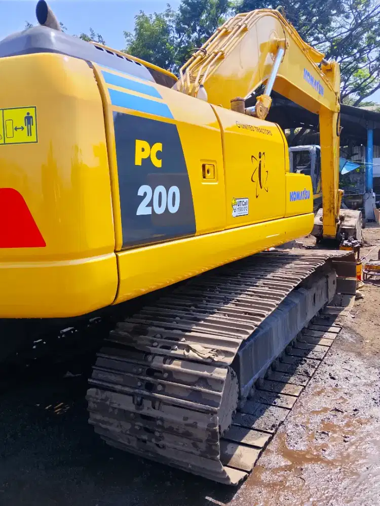 Excavator Komatsu pc200-8 THN 2012