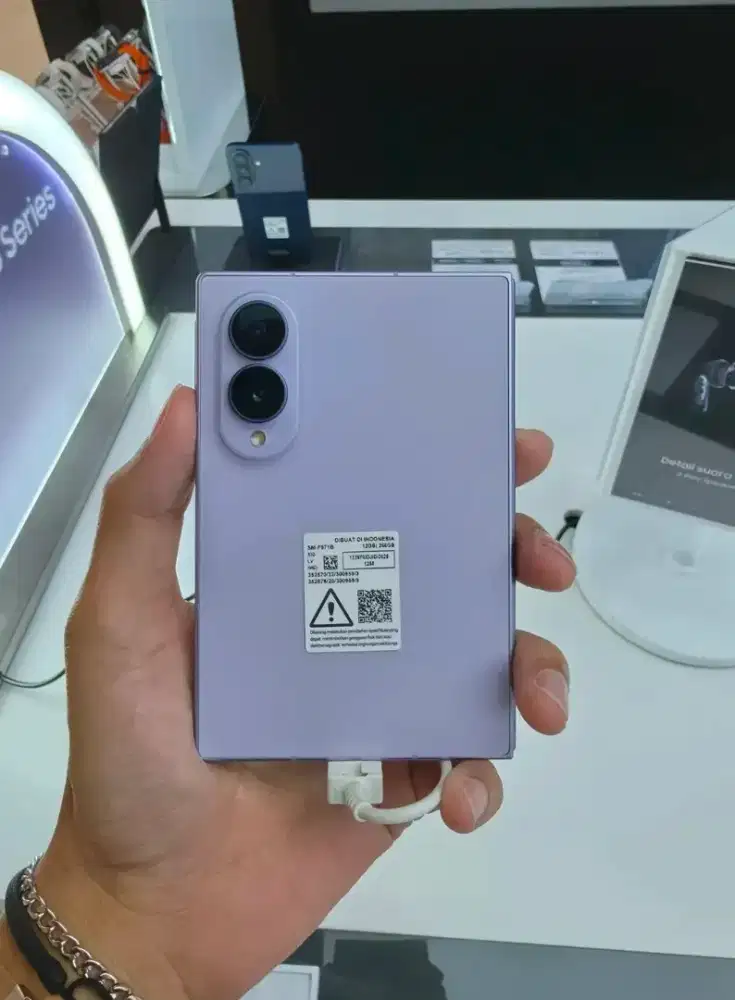 Pre-order galaxy foldbale 8 series