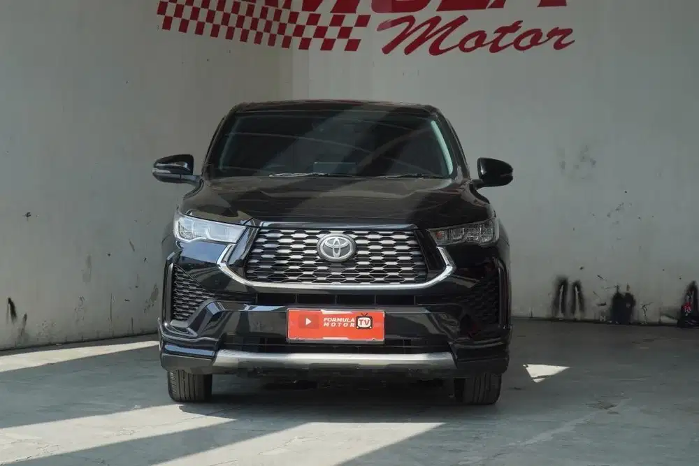 Toyota Zenix V Hybrid Modelista AT 2024 Hitam