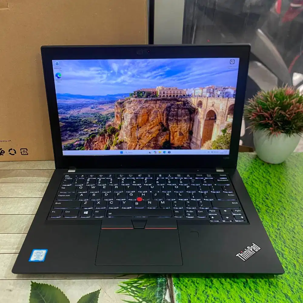 New Lenovo Thinkpad X280 Core i5-8350U 8GB 256GB 12,5 Touchscreen