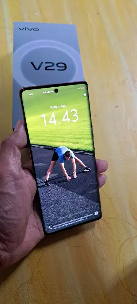 Vivo V29 5g ram 8/256g layar lengkung elegant